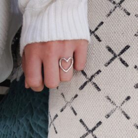 Anello cuore vuoto (vari colori)