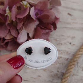 Orecchini cuori incastonati neri
