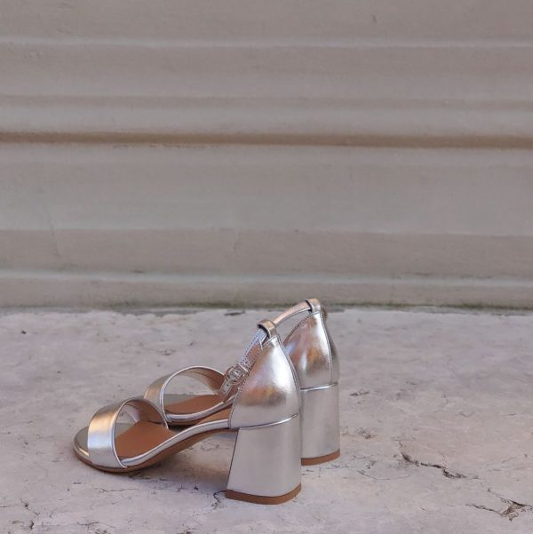 Sandalo charm argento tacco largo