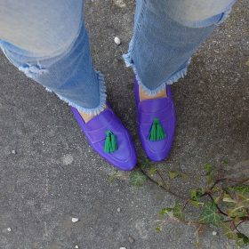 Mocassino viola nappine verdi