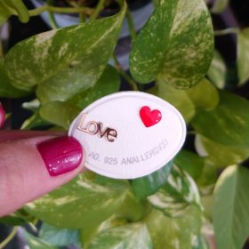 Orecchini a lobo Love cuoricino rosso