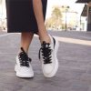 Sneaker platform black and white