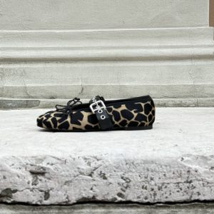 Alternative view of Flat Erika cavallino