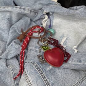 Charms cuore rosso campanellino
