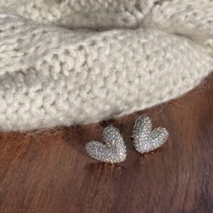 Orecchino cuoricioso strass