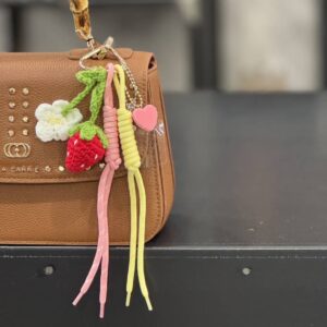 Charms fragola macrame'