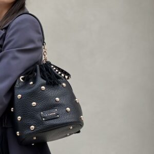Alternative view of Navajo bucket black La Carrie