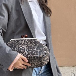 Alternative view of Clutch macu soft