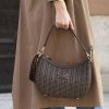 Woven shoulder bag brown La Carrie