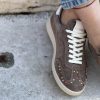 Sneaker taupe borchiette