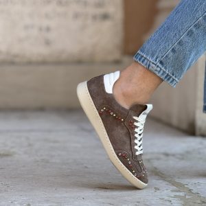 Sneaker taupe borchiette
