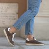 Sneaker taupe borchiette
