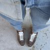 Sneaker taupe borchiette